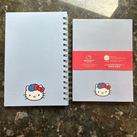 Hello Kitty Bundle Note Pad & Desk Pad - Picture 2 of 5